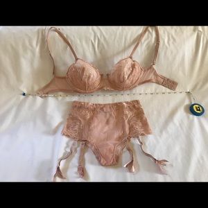 Gorgeous La Perla brassier & suspender knicker